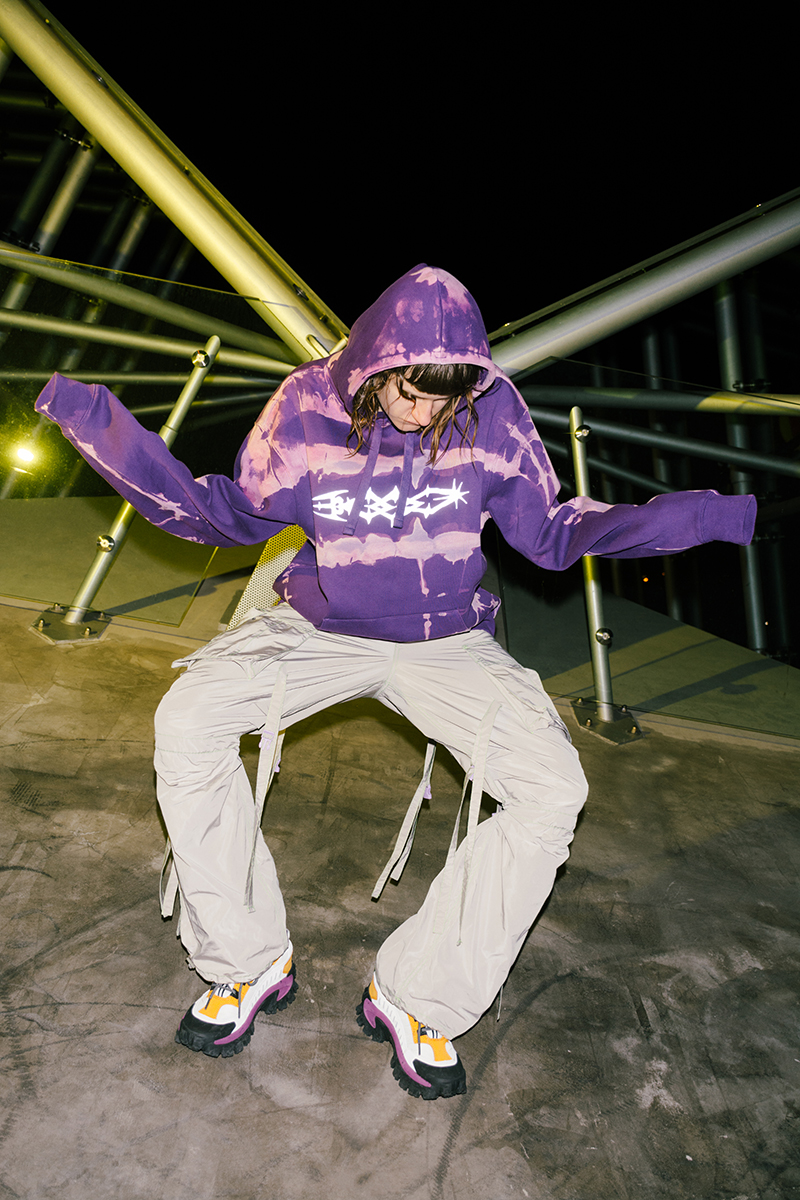Nowa kolekcja DOOM 3K to cyberpunkowy streetwear dla wyznawców happy hardcore’u